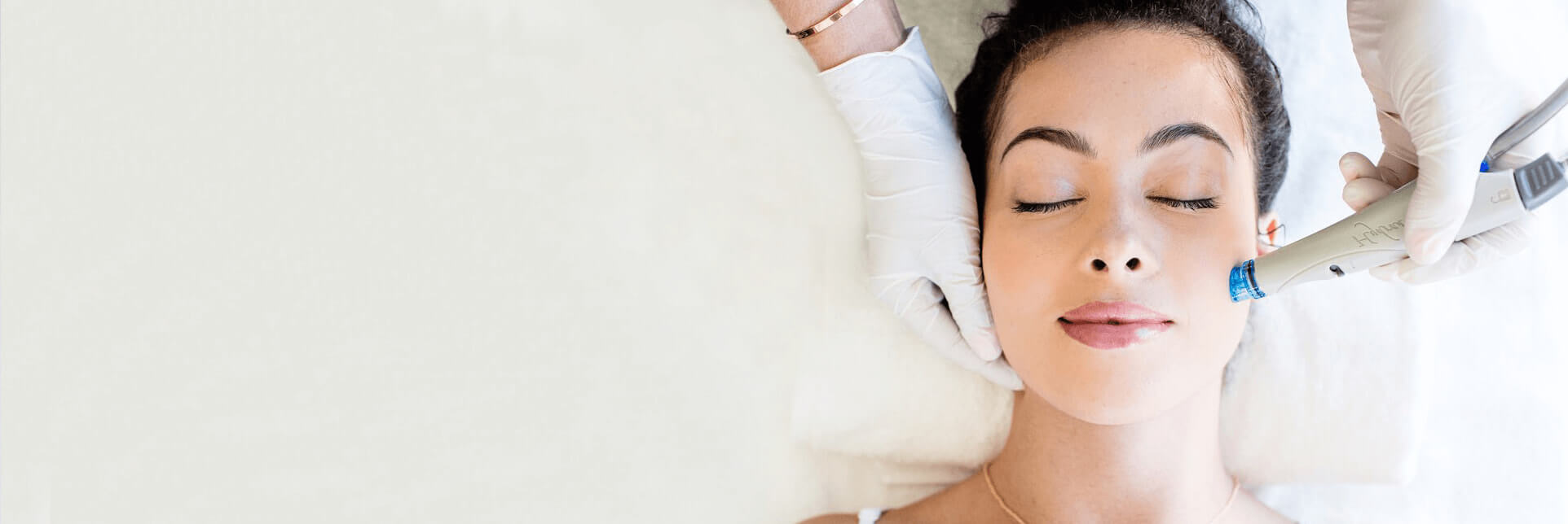 Вакуумна чистка обличчя (HydraFacial)